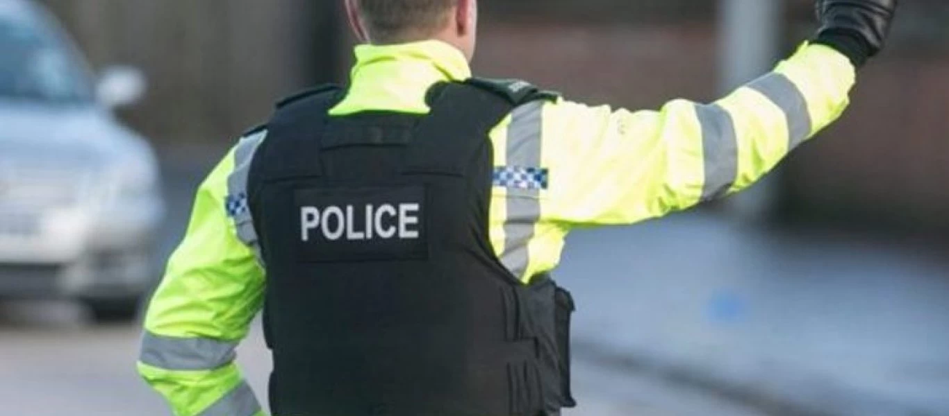 Β. Ιρλανδία: Κλήθηκαν να εξετάσουν επικίνδυνο αντικείμενο - Έσκασε η βόμβα δίπλα σε αστυνομικούς
